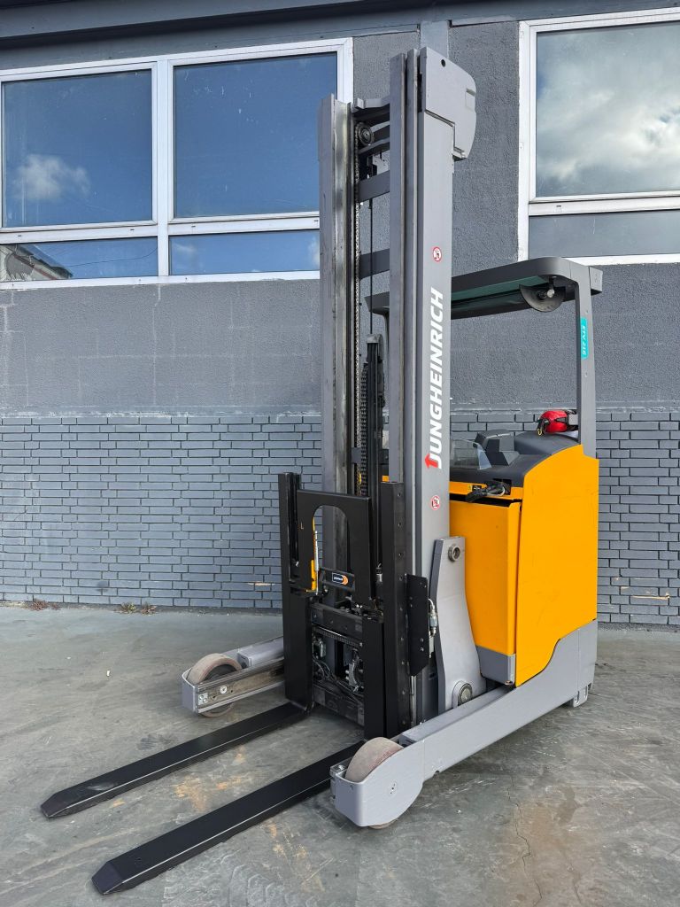 Jungheinrich ETV 216 Baujahr 2017 / Zinkenverstell Schubgabel Schubmaststapler www.gst-logistic.com