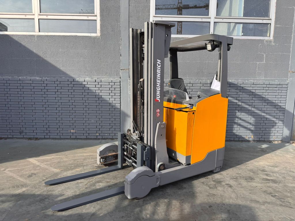 Jungheinrich ETV 320 Baujahr 2022 / HH 5,0M / Akku 2022 / IZVG Schubmaststapler www.gst-logistic.com