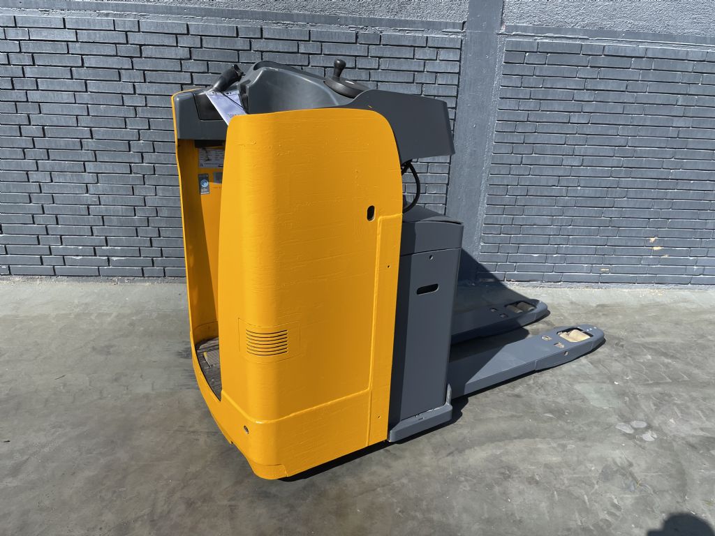 Jungheinrich ESE 120 Baujahr 2010 Gabeleange 1150mm Niederhubkommissionierer www.gst-logistic.com Jungheinrich ESE 120 Baujahr 2010 Gabeleange 1150mm Niederhubkommissionierer www.gst-logistic.com