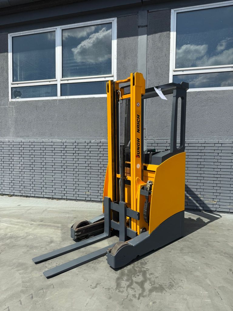 Jungheinrich ESM 113 Baujahr 2011 Stunden 2900 Hubhhe 3800  Schubmaststapler www.gst-logistic.com