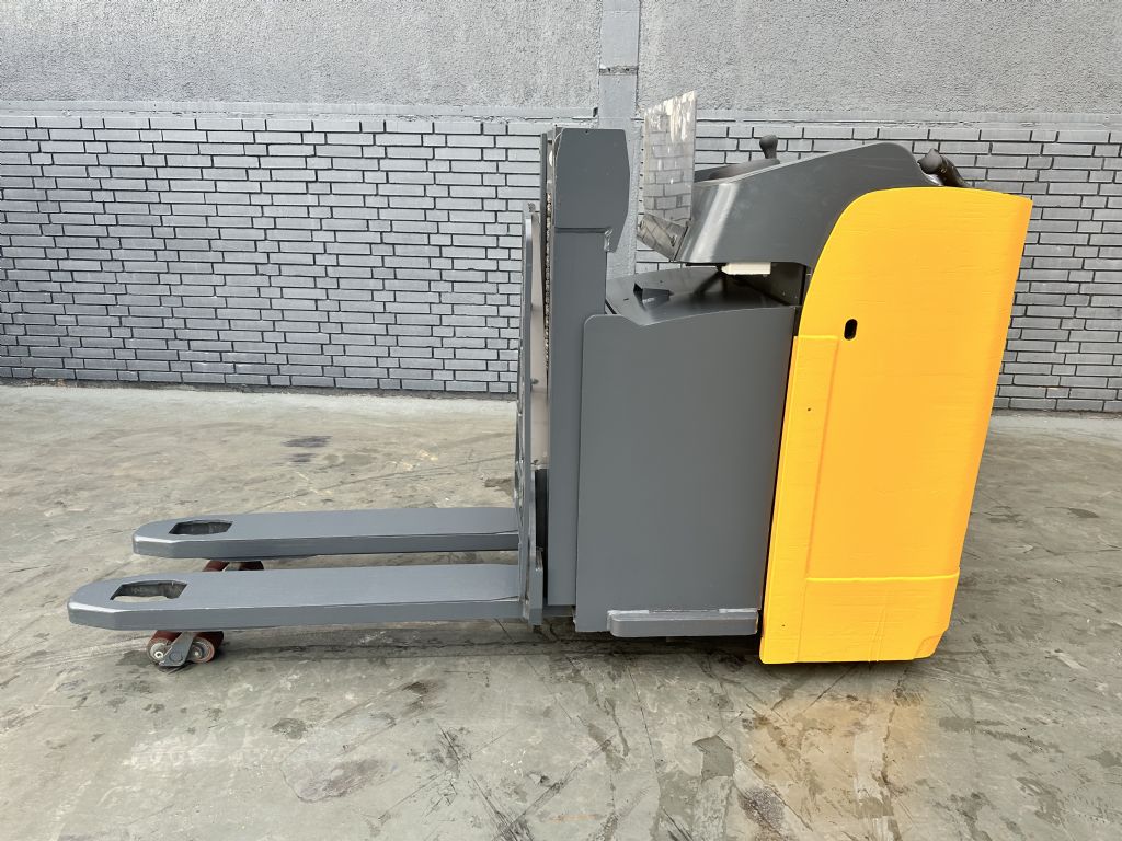 Jungheinrich ESD 120 Baujahr 2014 HH 1660 Akku 2021 Hochhubwagen www.gst-logistic.com Jungheinrich ESD 120 Baujahr 2014 HH 1660 Akku 2021 Hochhubwagen www.gst-logistic.com