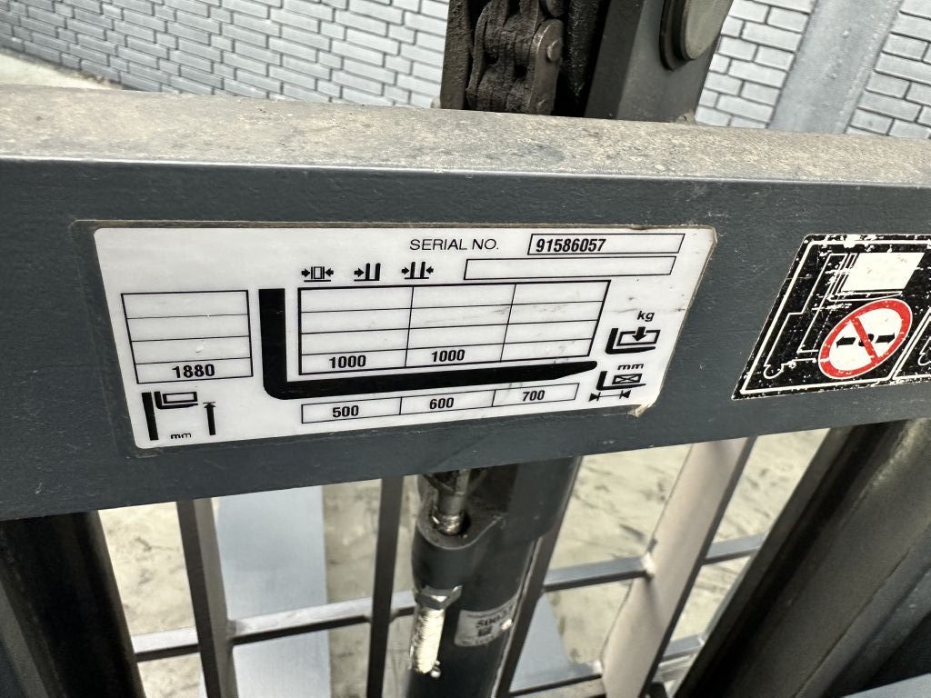 Jungheinrich ESD 120 Baujahr 2014 HH 1660 Akku 2021 Hochhubwagen www.gst-logistic.com Jungheinrich ESD 120 Baujahr 2014 HH 1660 Akku 2021 Hochhubwagen www.gst-logistic.com