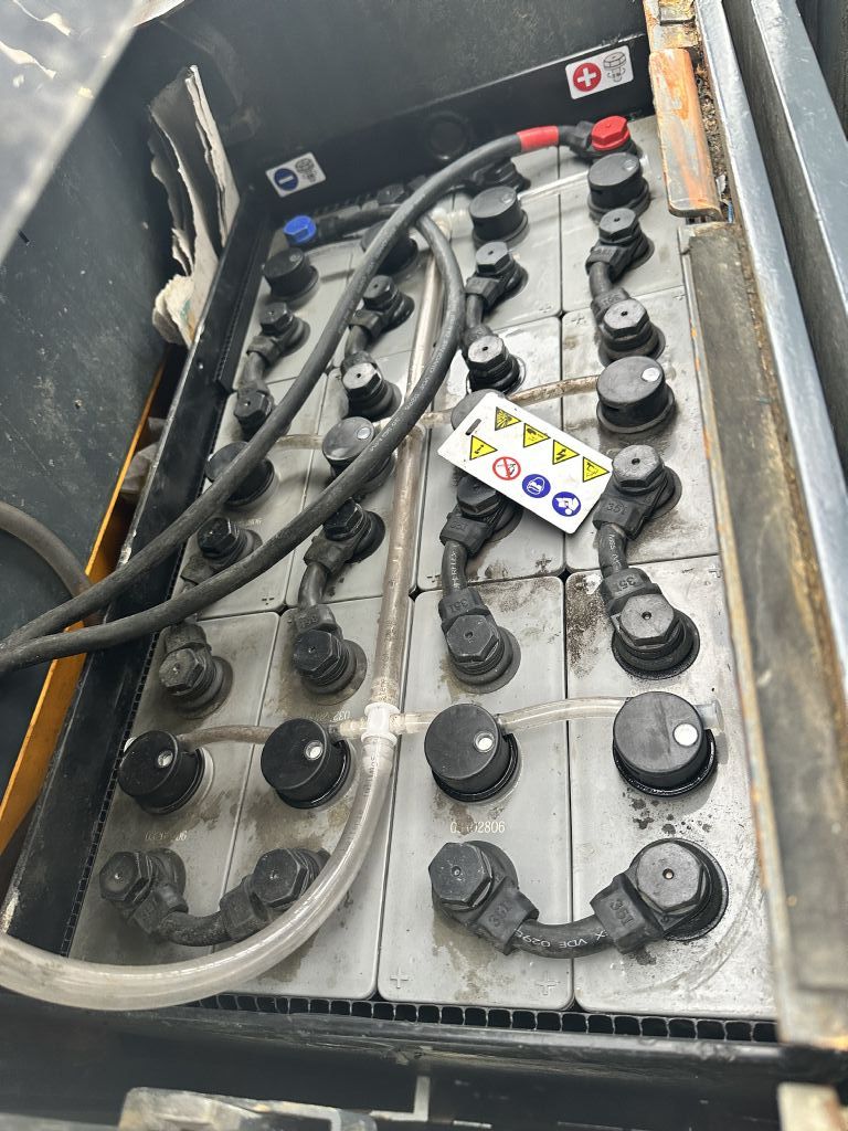 Jungheinrich ESD 120 Baujahr 2014 HH 1660 Akku 2021 Hochhubwagen www.gst-logistic.com Jungheinrich ESD 120 Baujahr 2014 HH 1660 Akku 2021 Hochhubwagen www.gst-logistic.com