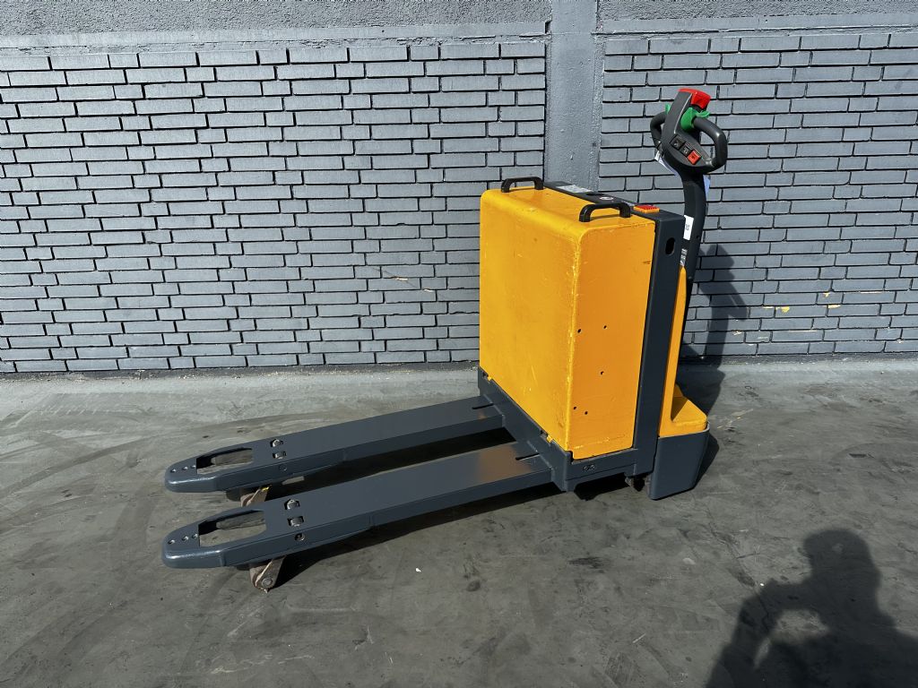 Jungheinrich EJE 220 R Baujahr 2015/ Stunden 2643 / Rampenhub Niederhubwagen www.gst-logistic.com Jungheinrich EJE 220 R Baujahr 2015/ Stunden 2643 / Rampenhub Niederhubwagen www.gst-logistic.com