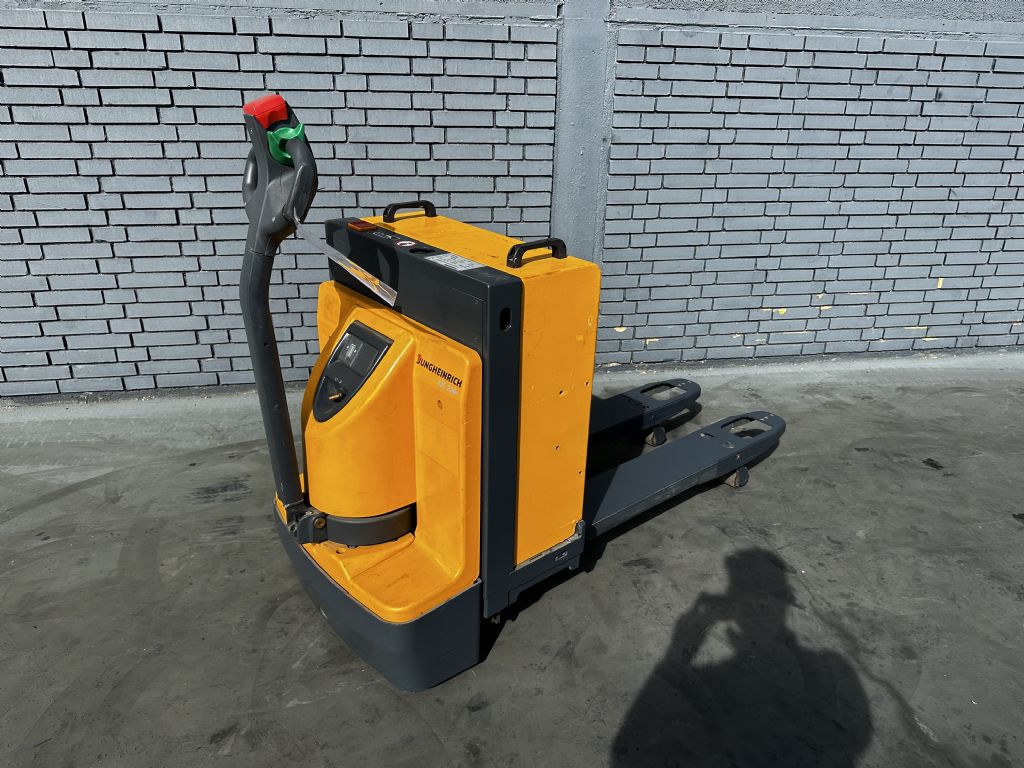 Jungheinrich EJE 220 R Baujahr 2015/ Stunden 2643 / Rampenhub Niederhubwagen www.gst-logistic.com Jungheinrich EJE 220 R Baujahr 2015/ Stunden 2643 / Rampenhub Niederhubwagen www.gst-logistic.com