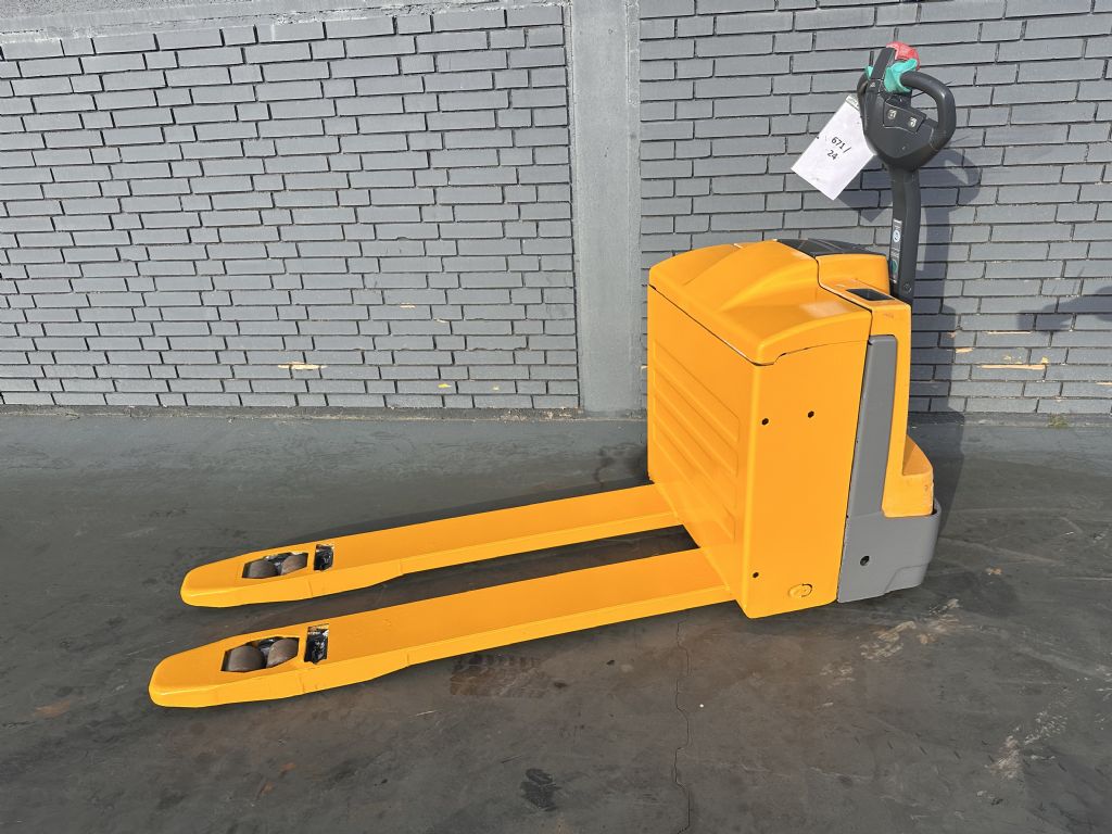 Jungheinrich EJE 230 Baujahr 2016/ Stunden 804/ Gabel 1,4M/ 3000kg Niederhubwagen www.gst-logistic.com
