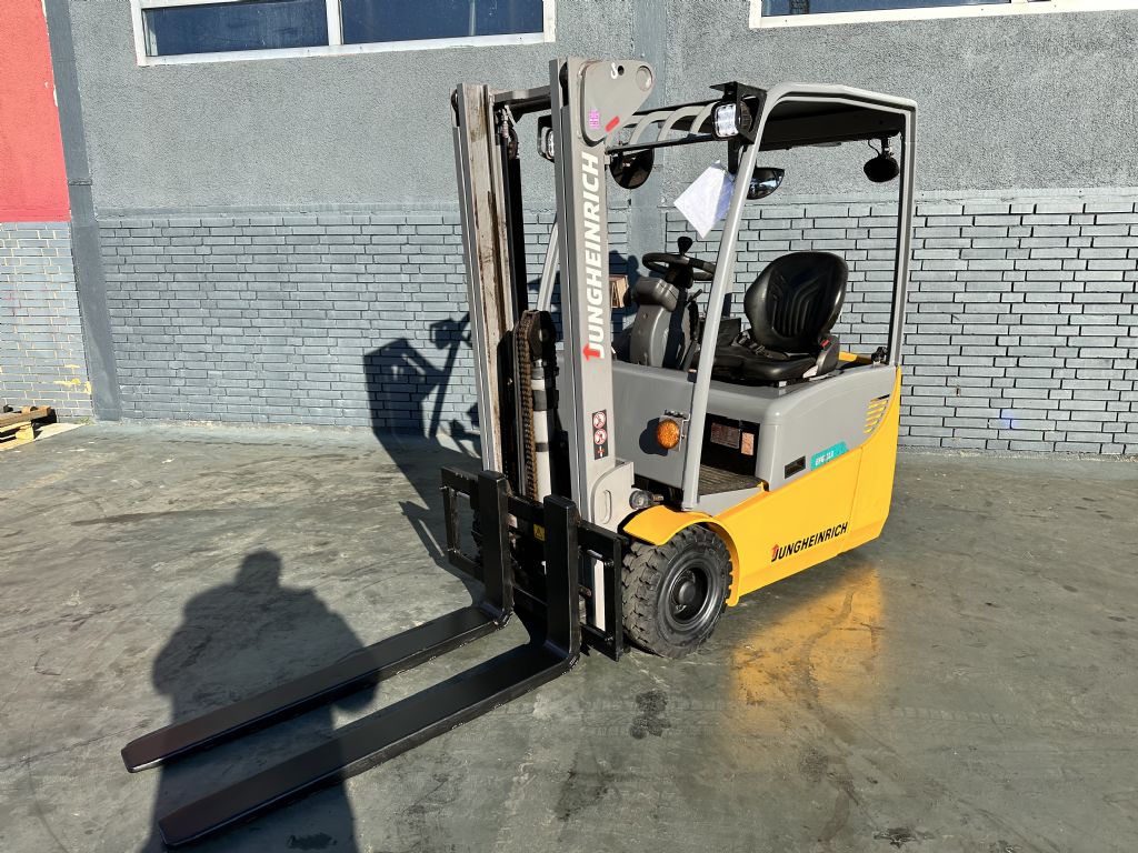 Jungheinrich EFG 113 Baujahr 2017/ Stunden 1590 / TOP ZUSTAND Elektro 3 Rad-Stapler www.gst-logistic.com