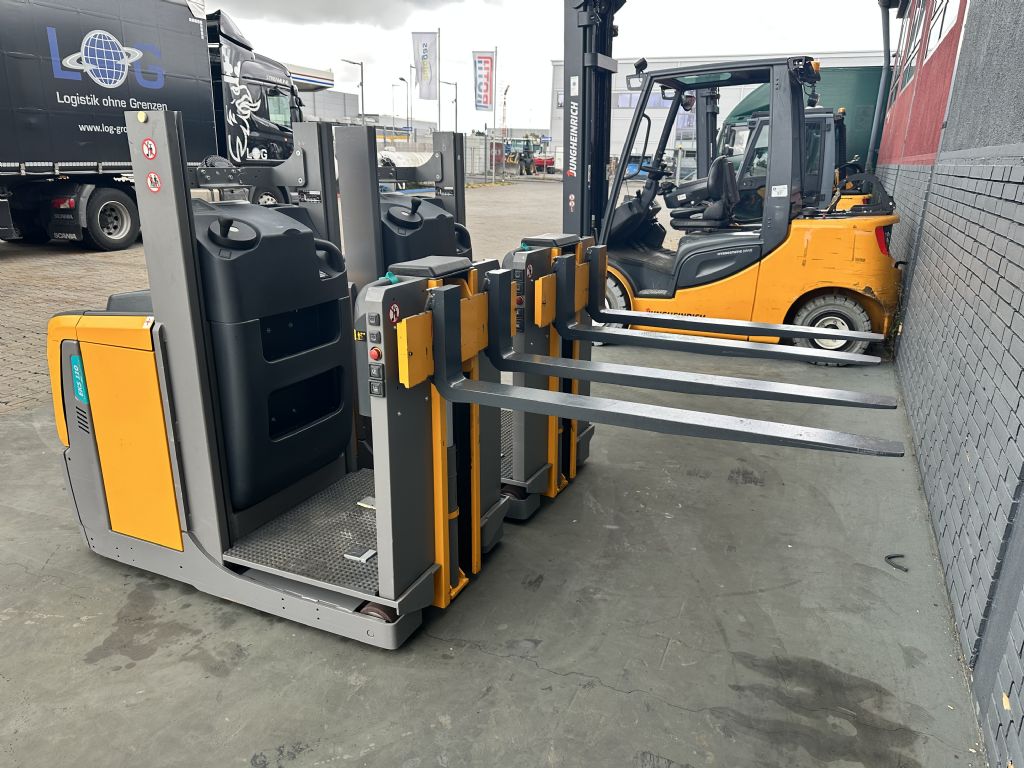 Jungheinrich EKS 110 Baujahr 2017 Stunden 1691 2x Vorhanden Mittelhubkommissionierer www.gst-logistic.com