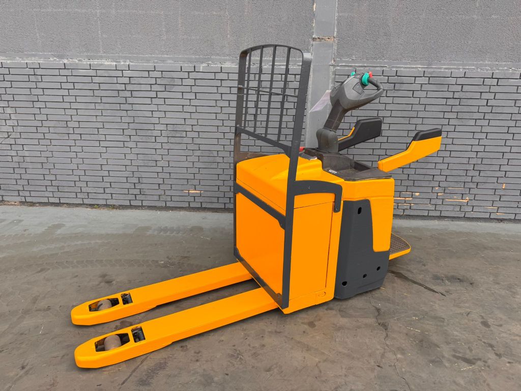 Jungheinrich ERE 225 Baujahr 2015/ Akku 2022/EPS Lenkung Niederhubkommissionierer www.gst-logistic.com Jungheinrich ERE 225 Baujahr 2015/ Akku 2022/EPS Lenkung Niederhubkommissionierer www.gst-logistic.com