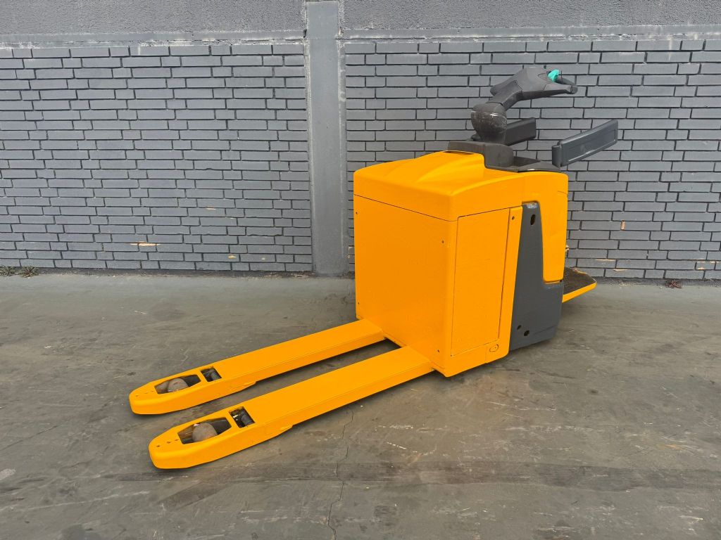 Jungheinrich ERE 120 Baujahr 2015 Akku 2018 Gabell�nge 1150 Niederhubwagen www.gst-logistic.com