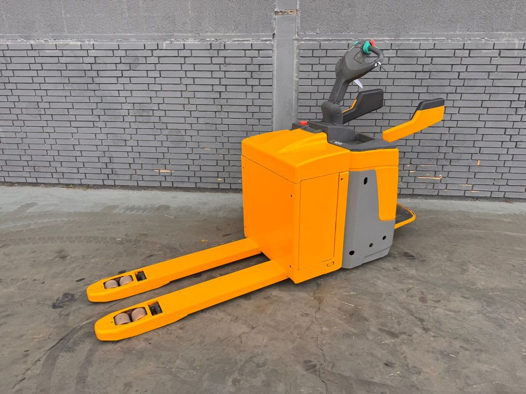 Jungheinrich ERE 225 Baujahr 2016/ Stunden 3710/EPS Lenkung Niederhubkommissionierer www.gst-logistic.com Jungheinrich ERE 225 Baujahr 2016/ Stunden 3710/EPS Lenkung Niederhubkommissionierer www.gst-logistic.com