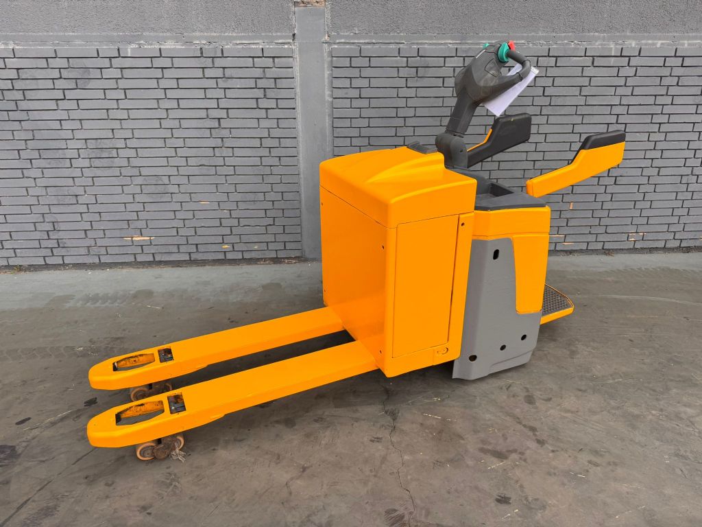 Jungheinrich ERE 225 Baujahr 2016/ Stunden 4856/EPS Lenkung Niederhubkommissionierer www.gst-logistic.com Jungheinrich ERE 225 Baujahr 2016/ Stunden 4856/EPS Lenkung Niederhubkommissionierer www.gst-logistic.com