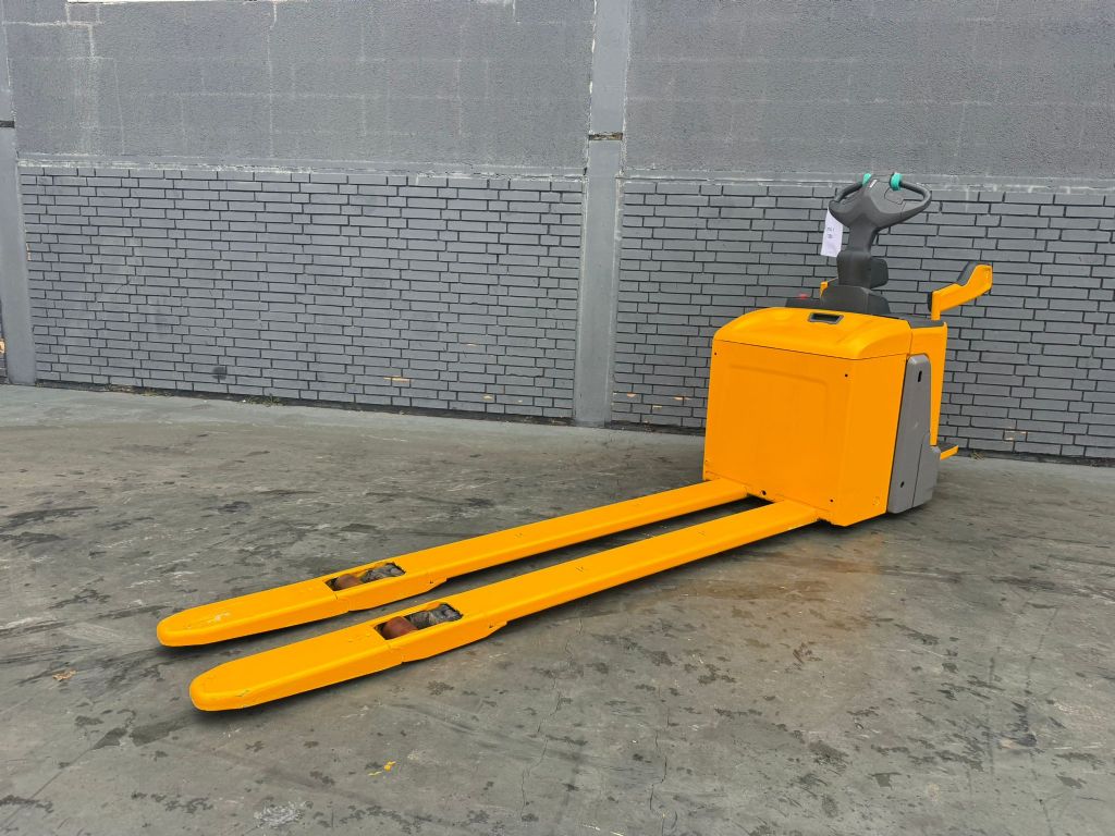 Jungheinrich ERE 225 Baujahr 2017 Akku 2021 Gabell�nge 2400 Niederhubkommissionierer www.gst-logistic.com