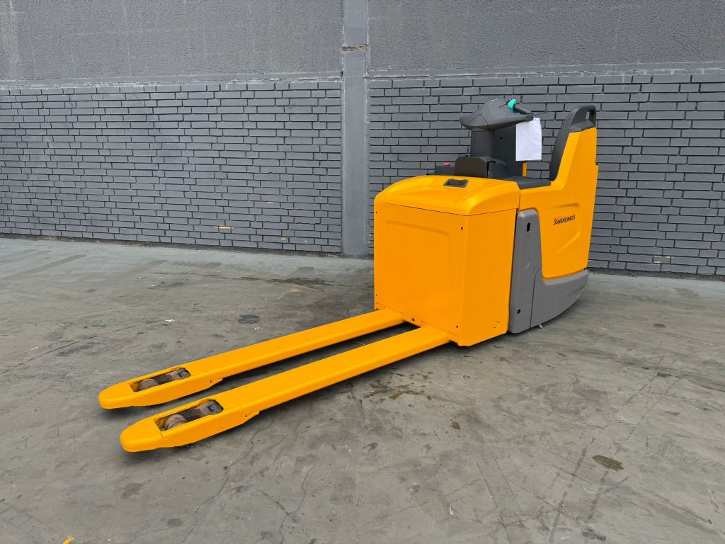 Jungheinrich ERE 225 Baujahr 2017 Akku 2020 Gabellänge Niederhubkommissionierer www.gst-logistic.com Jungheinrich ERE 225 Baujahr 2017 Akku 2020 Gabellänge Niederhubkommissionierer www.gst-logistic.com