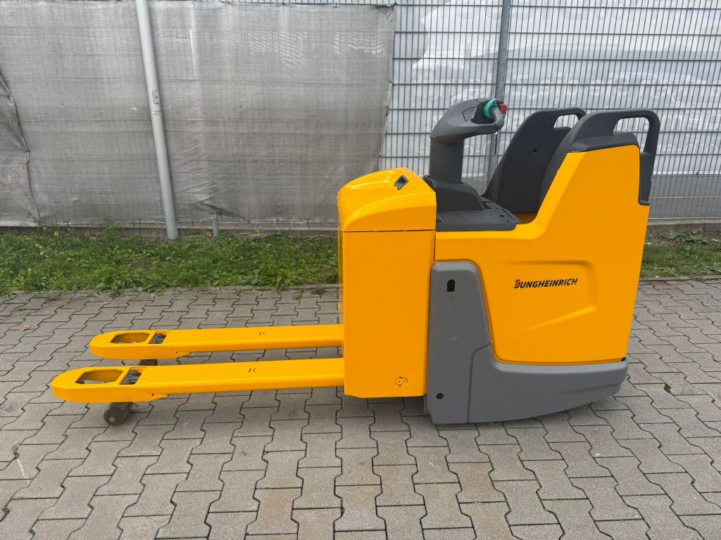 Jungheinrich ERE 125 Baujahr 2018 Akku 2018 Gabellänge 1150 Niederhubwagen www.gst-logistic.com Jungheinrich ERE 125 Baujahr 2018 Akku 2018 Gabellänge 1150 Niederhubwagen www.gst-logistic.com