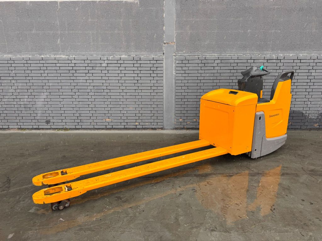 Jungheinrich ERE 120 Baujahr 2018 Akku 2017 Gabell�nge 2400 Niederhubkommissionierer www.gst-logistic.com