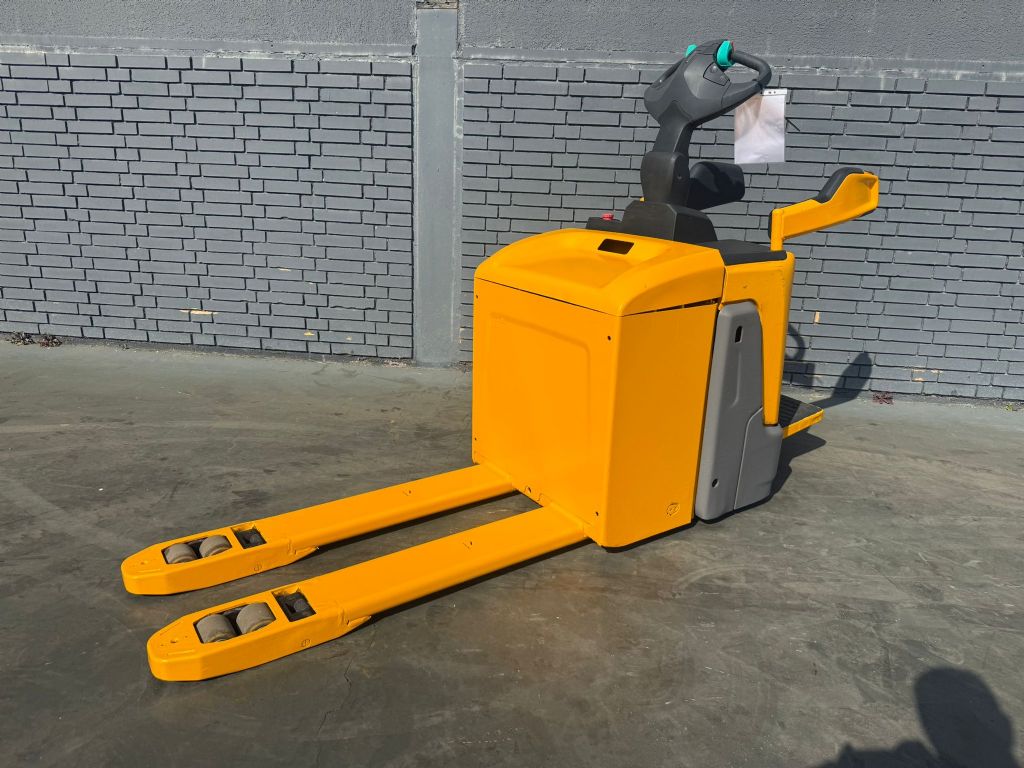 Jungheinrich ERE 225 Baujahr 2019 Akku 2019 Gabell�nge 1150 Niederhubkommissionierer www.gst-logistic.com