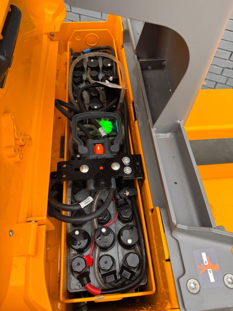 Jungheinrich EJE C 20 Baujahr 2020/Std. 1474 / TOP ZUSTAND / Doppelstock Niederhubwagen www.gst-logistic.com Jungheinrich EJE C 20 Baujahr 2020/Std. 1474 / TOP ZUSTAND / Doppelstock Niederhubwagen www.gst-logistic.com