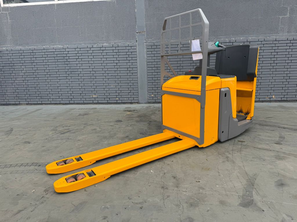 Jungheinrich ERE 125 Baujahr 2022 Akku 2022 Gabellnge 1600 Niederhubwagen www.gst-logistic.com