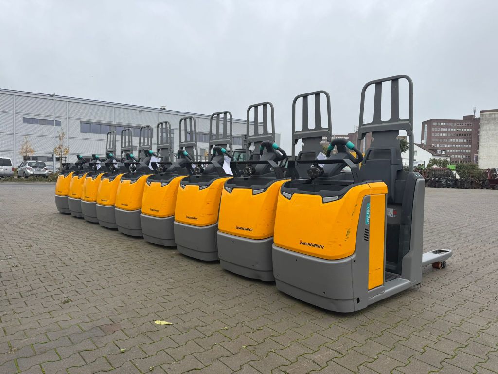 Jungheinrich ECE 220 Baujahr 2019/ / Forks 1,15M /9 X Vorhanden Niederhubkommissionierer www.gst-logistic.com Jungheinrich ECE 220 Baujahr 2019/ / Forks 1,15M /9 X Vorhanden Niederhubkommissionierer www.gst-logistic.com