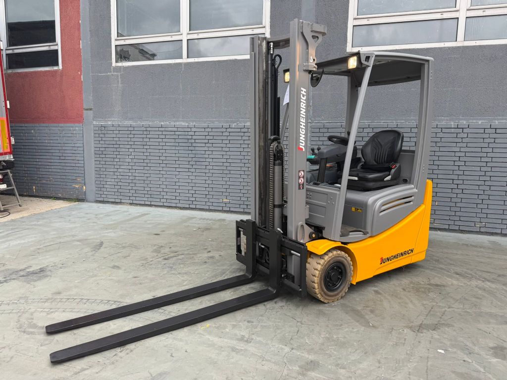 Jungheinrich EFG 215 Baujahr 2016 / Stunden 11850 HH 3300 Elektro 3 Rad-Stapler www.gst-logistic.com