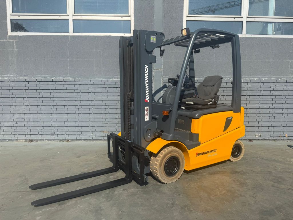 Jungheinrich EFG 425 Baujahr 2008/ HH 4400 Akku 2014 Elektro 4 Rad-Stapler www.gst-logistic.com