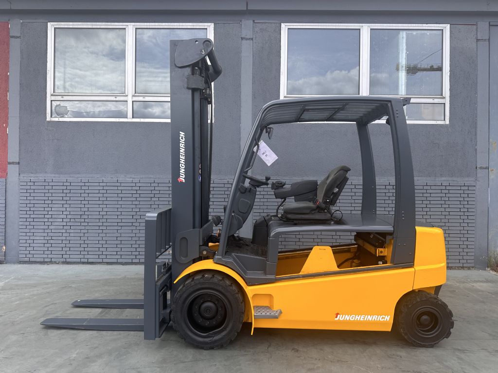 Jungheinrich EFG 550 Baujahr 2010/ Stunden 22110 / Ohne Akku Elektro 4 Rad-Stapler www.gst-logistic.com