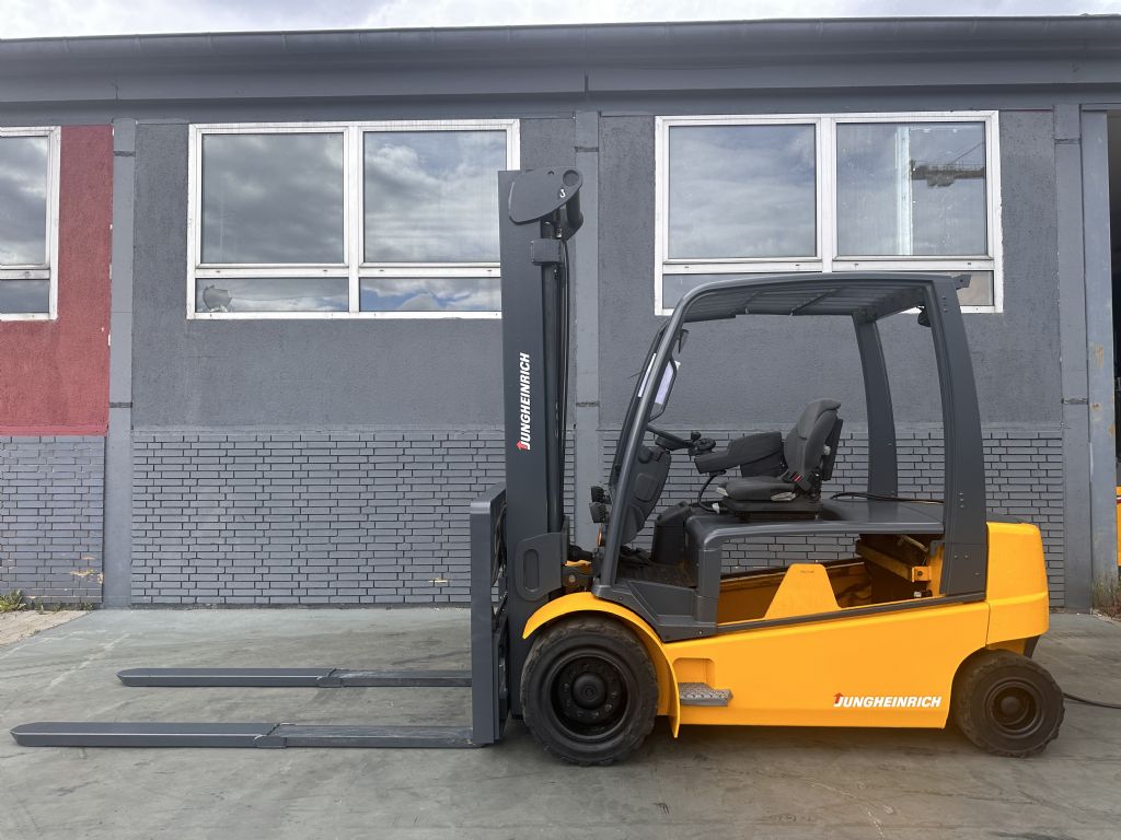 Jungheinrich EFG 550 Baujahr 2010/ Stunden 20000 / Ohne Akku Elektro 4 Rad-Stapler www.gst-logistic.com