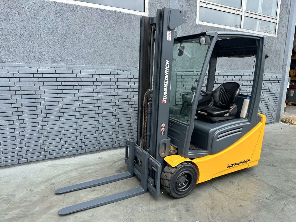 Jungheinrich EFG 220 Baujahr 2013/ Stunden 6955/ TRIPLEX / Akku 2015 Elektro 3 Rad-Stapler www.gst-logistic.com