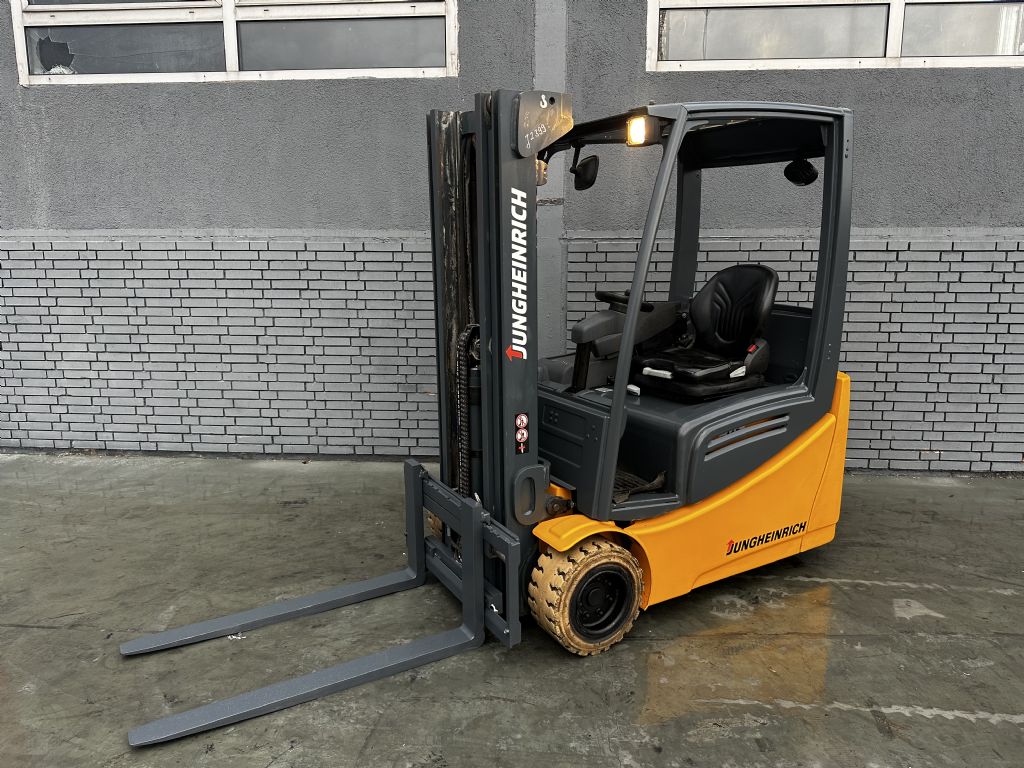 Jungheinrich EFG 216k Baujahr 2013/ Stunden 11850 / TRIPLEX 4,5M/ Akku 2017  Elektro 3 Rad-Stapler www.gst-logistic.com
