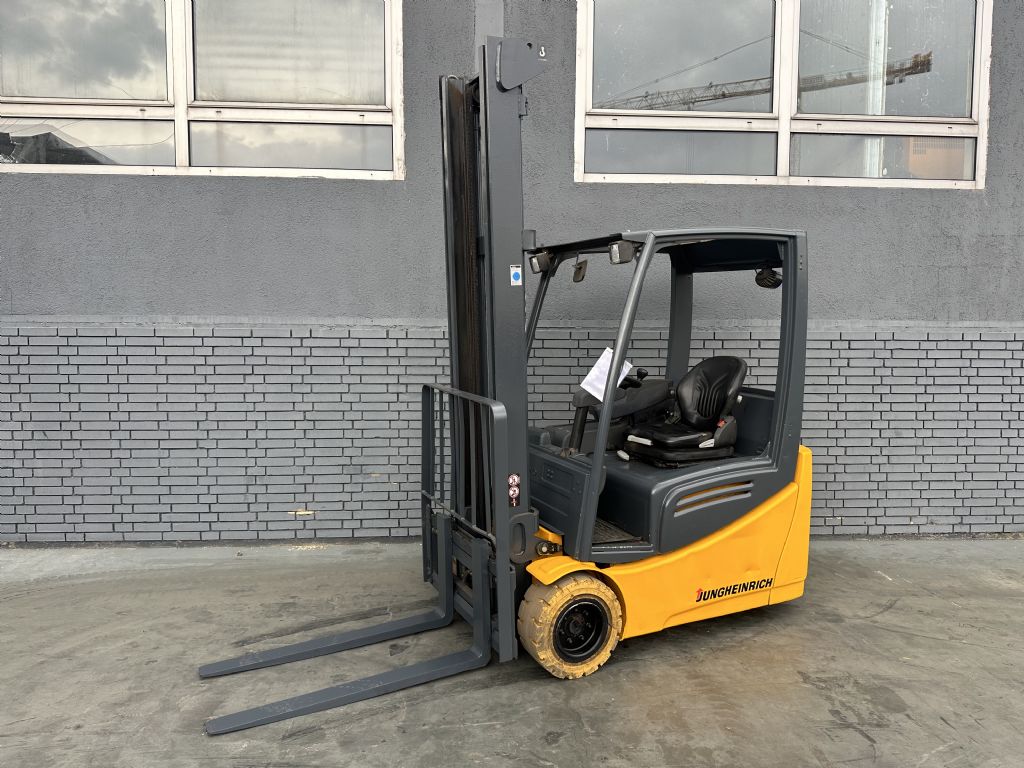 Jungheinrich EFG 216k Baujahr 2013/ Stunden 15011 / TRIPLEX 5,5M /  Elektro 3 Rad-Stapler www.gst-logistic.com
