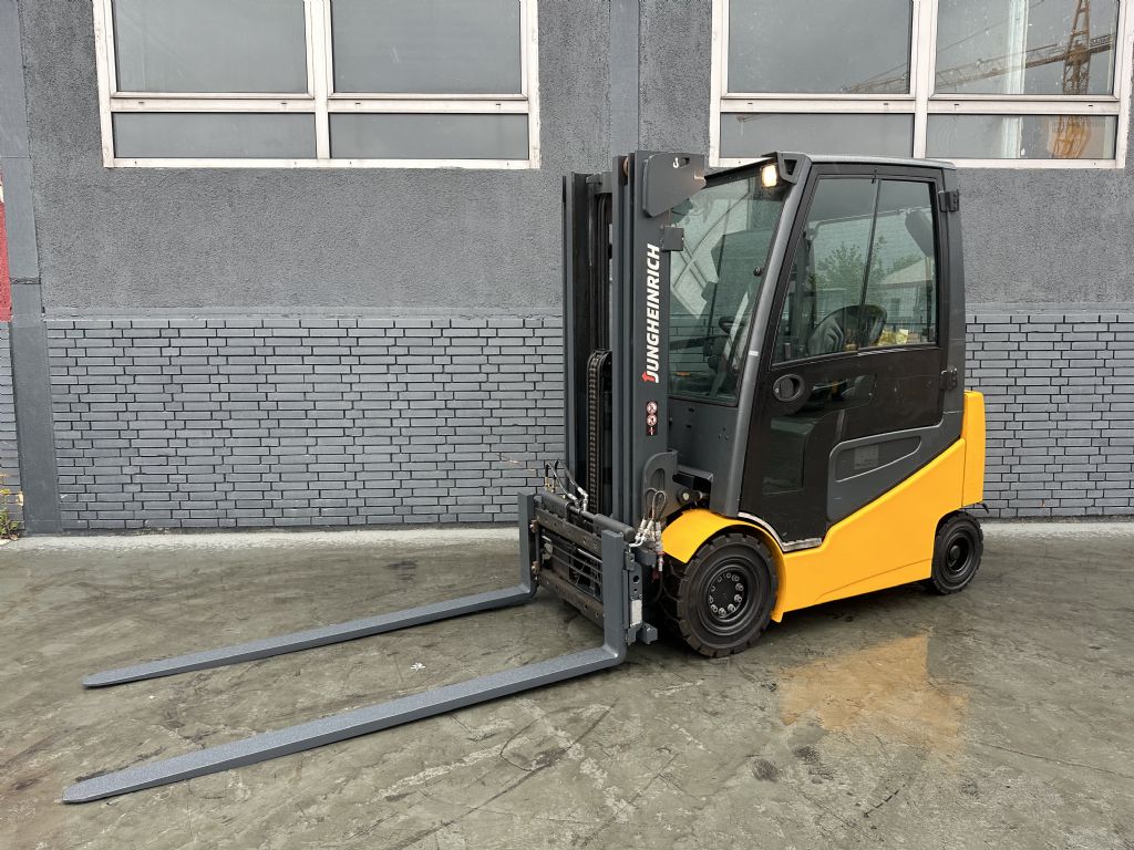Jungheinrich EFG 425ks Baujahr 2014 Akku 2020 Triplex / Kabine Elektro 3 Rad-Stapler www.gst-logistic.com