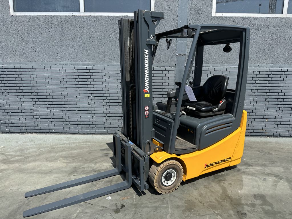 Jungheinrich EFG 213 Baujahr 2014/ Stunden 8200/ TRIPLEX 4,64 Meter Elektro 3 Rad-Stapler www.gst-logistic.com