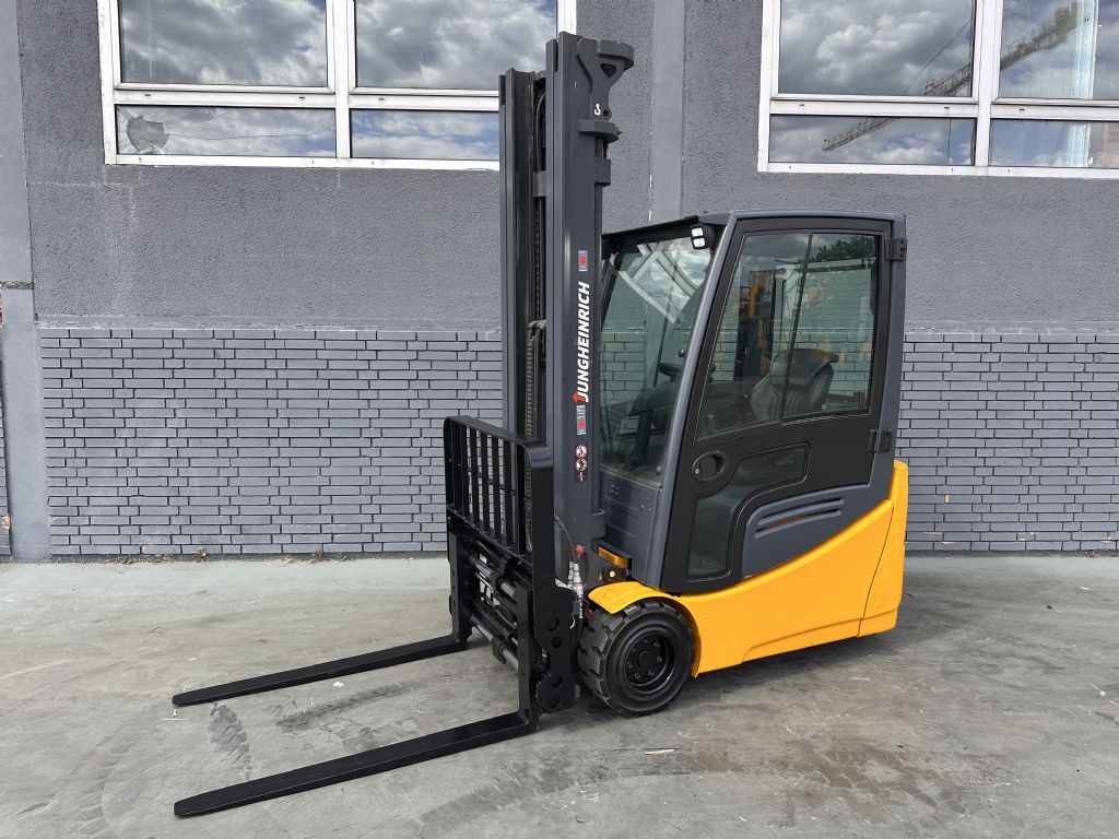 Jungheinrich EFG 218 Baujahr 2015/ Akku 2021/ Triplex 6 M Elektro 3 Rad-Stapler www.gst-logistic.com
