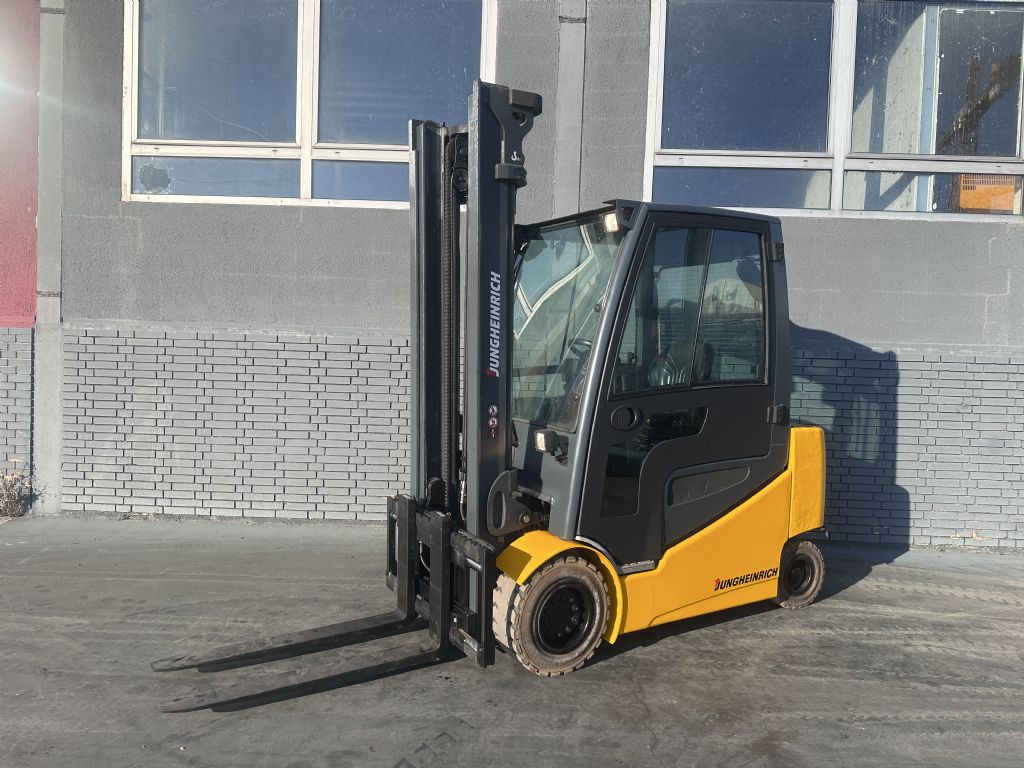 Jungheinrich EFG 430 Baujahr 2015/ Akku 2022 Stunden 9002 Elektro 4 Rad-Stapler www.gst-logistic.com