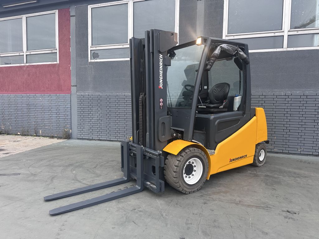 Jungheinrich EFG 550 Baujahr 2015/ Stunden 2928/ Triplex / 3-4 Ventil / TOP ZUSTAND Elektro 4 Rad-Stapler www.gst-logistic.com