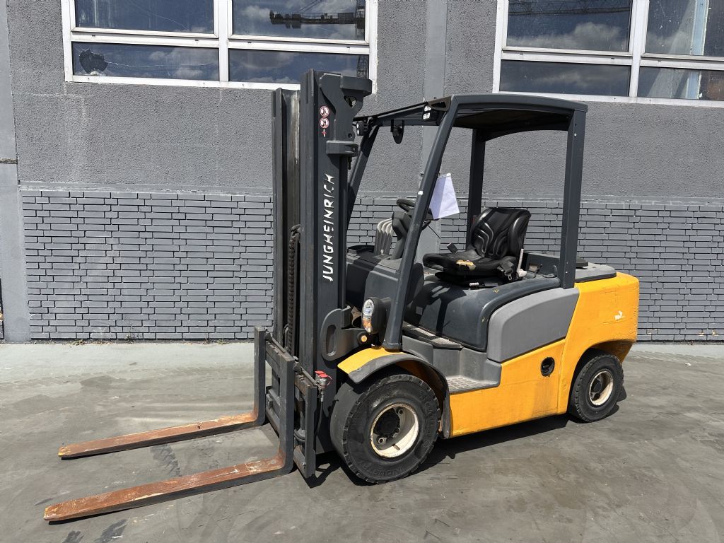 Jungheinrich DFG 430 Baujahr 2015 Achsschaden / Triplex/3+4Ventil Dieselstapler www.gst-logistic.com