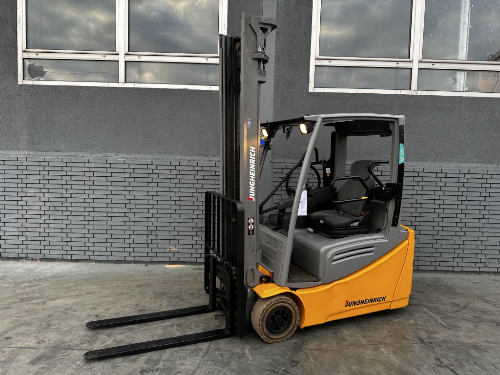 Jungheinrich EFG 216 Baujahr 2016/ Stunden 14474/ Akku 2019/ TRIPLEX Elektro 3 Rad-Stapler www.gst-logistic.com