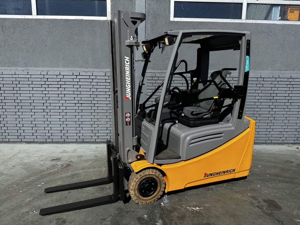 Jungheinrich EFG 216 Baujahr 2016/ HH 4,8M TRIPLEX / AKKU 2016 Elektro 3 Rad-Stapler www.gst-logistic.com