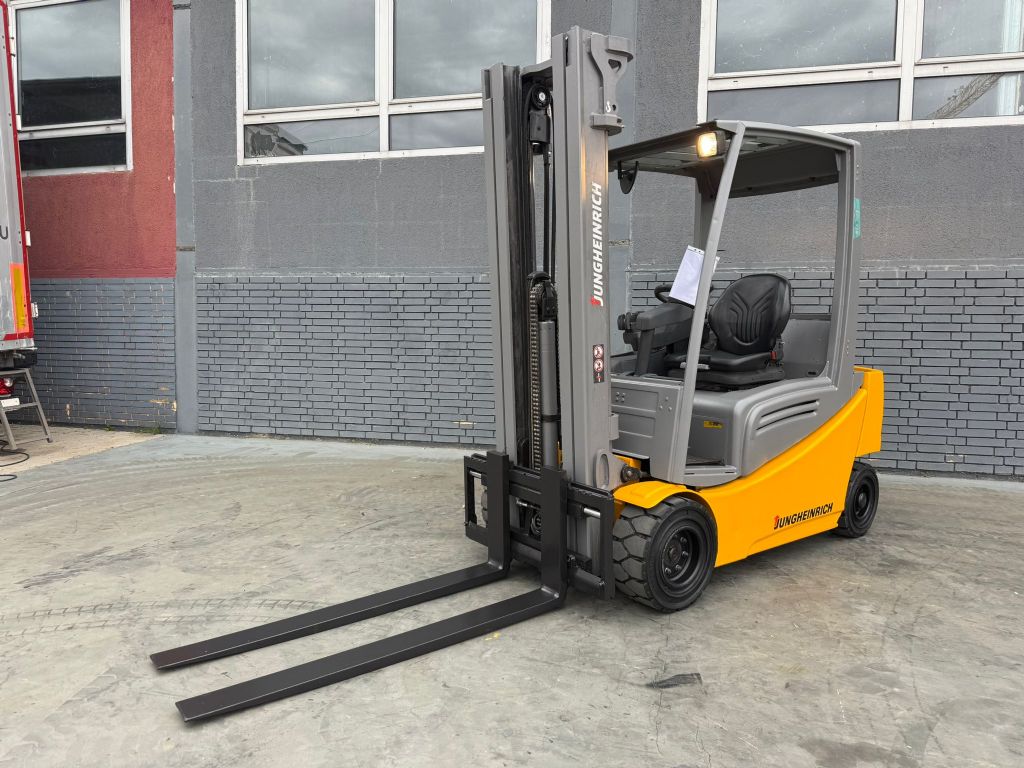 Jungheinrich EFG 318 Baujahr 2016 / Akku 2023 HH 5000 Elektro 4 Rad-Stapler www.gst-logistic.com
