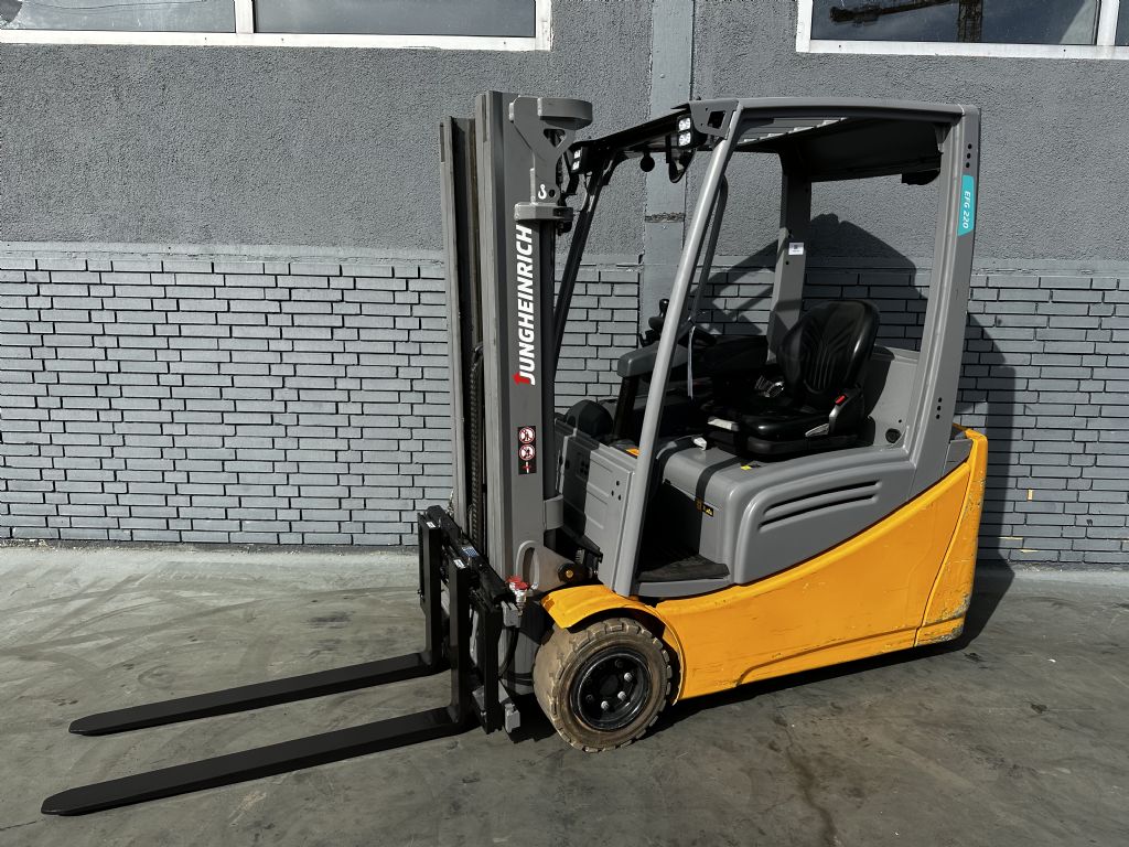 Jungheinrich EFG 220 Baujahr 2016/ Stunden 6323/ HH 4,25M / TRIPLEX  Elektro 3 Rad-Stapler www.gst-logistic.com
