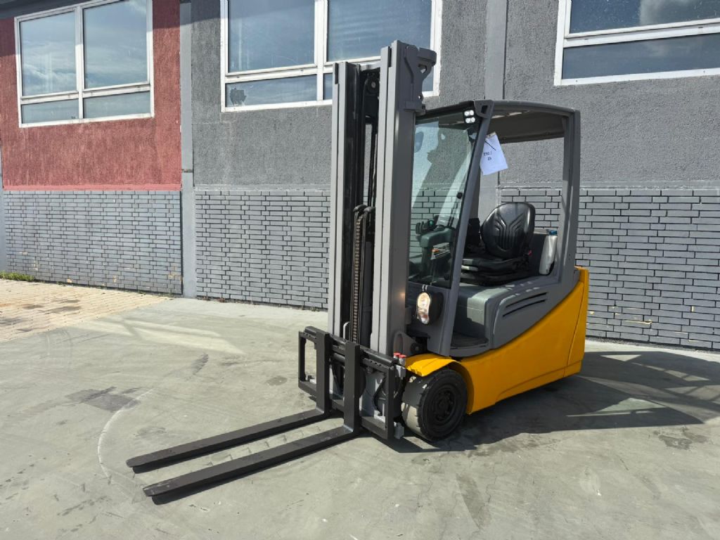 Jungheinrich EFG 220 Baujahr 2017 / HH 5000 Tragkraft 2000 Kg Elektro 3 Rad-Stapler www.gst-logistic.com