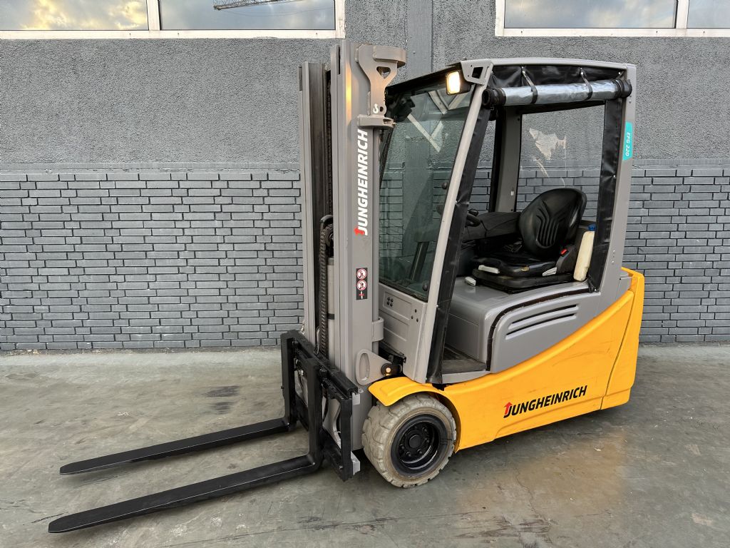 Jungheinrich EFG 220 Baujahr 2017/ Stunden 7901 / TRIPLEX / TOP ZUSTAND Elektro 3 Rad-Stapler www.gst-logistic.com