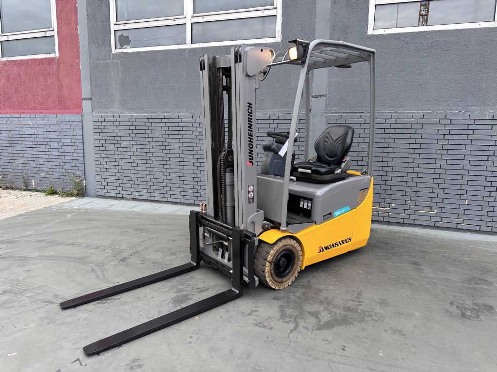 Jungheinrich EFG 113 Baujahr 2017/ Stunden 2141 HH 4,35m TRIPLEX Elektro 3 Rad-Stapler www.gst-logistic.com