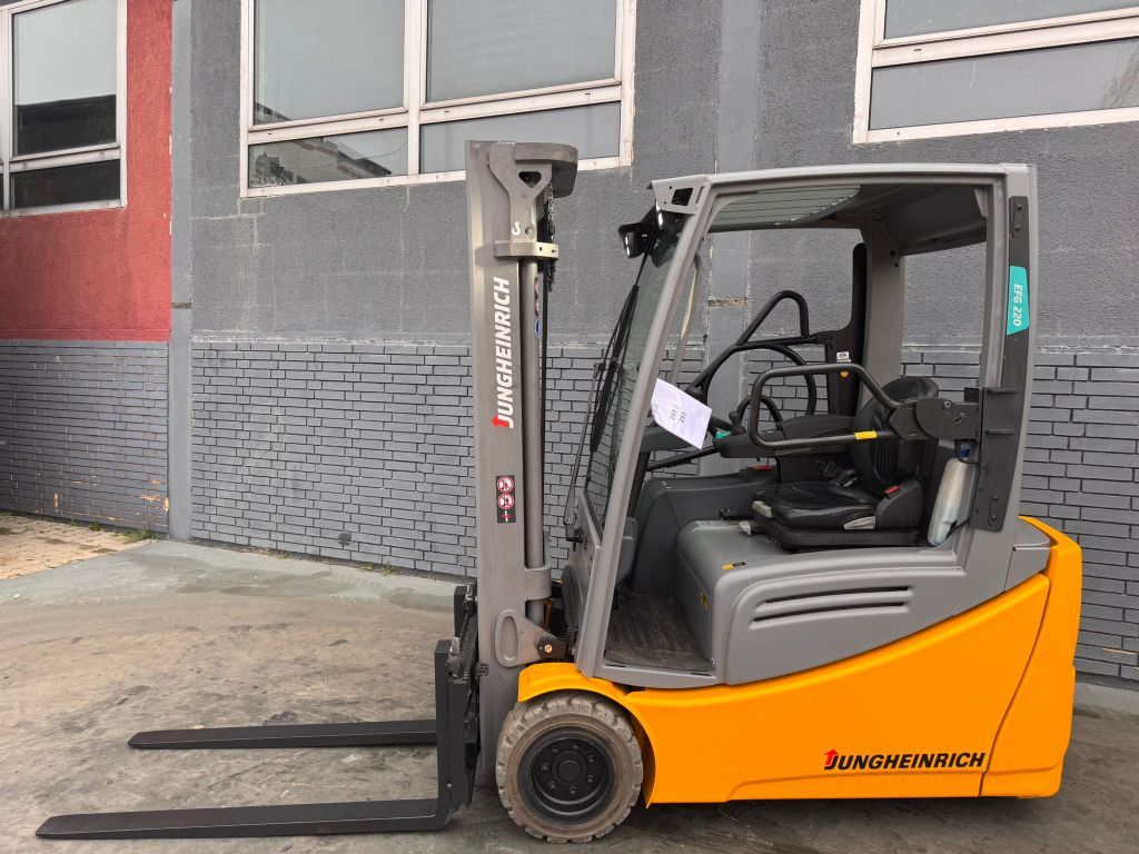 Jungheinrich EFG 220 Baujahr 2017 /Triplex /Std.5108 /Akku 2017 Elektro 3 Rad-Stapler www.gst-logistic.com