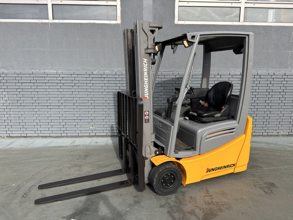 Jungheinrich EFG 215 Baujahr 2018 / Stunden 8604 HH 4,64M/ Triplex Elektro 3 Rad-Stapler www.gst-logistic.com