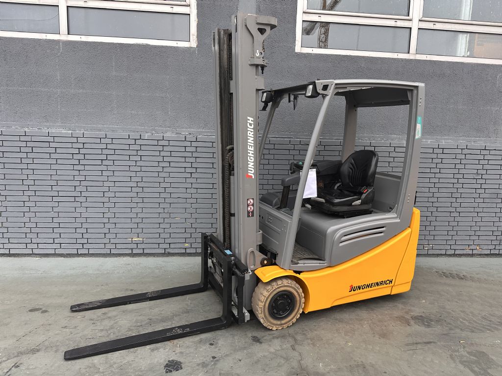Jungheinrich EFG 216k Baujahr 2018 / Stunden 10931HH 5 5,5M/ Triplex Elektro 3 Rad-Stapler www.gst-logistic.com