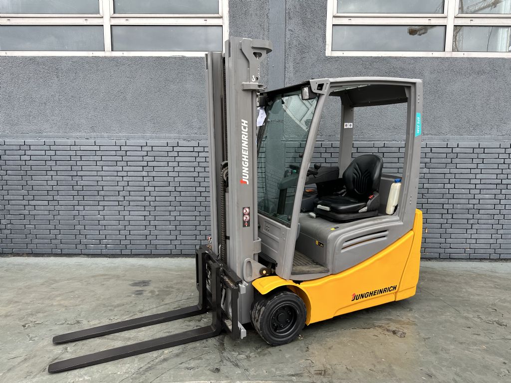 Jungheinrich EFG 218k Baujahr 2018/ Stunden 14573/ TRIPLEX 5 Meter Elektro 3 Rad-Stapler www.gst-logistic.com