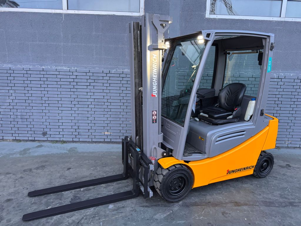 Jungheinrich EFG 320 Baujahr 2018 /  HH 4640 Stunden 9798 Elektro 4 Rad-Stapler www.gst-logistic.com