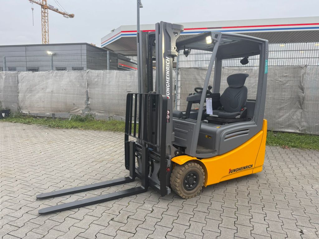 Jungheinrich EFG 216k Baujahr 2018 / Stunden 2202 HH 4400 Elektro 3 Rad-Stapler www.gst-logistic.com